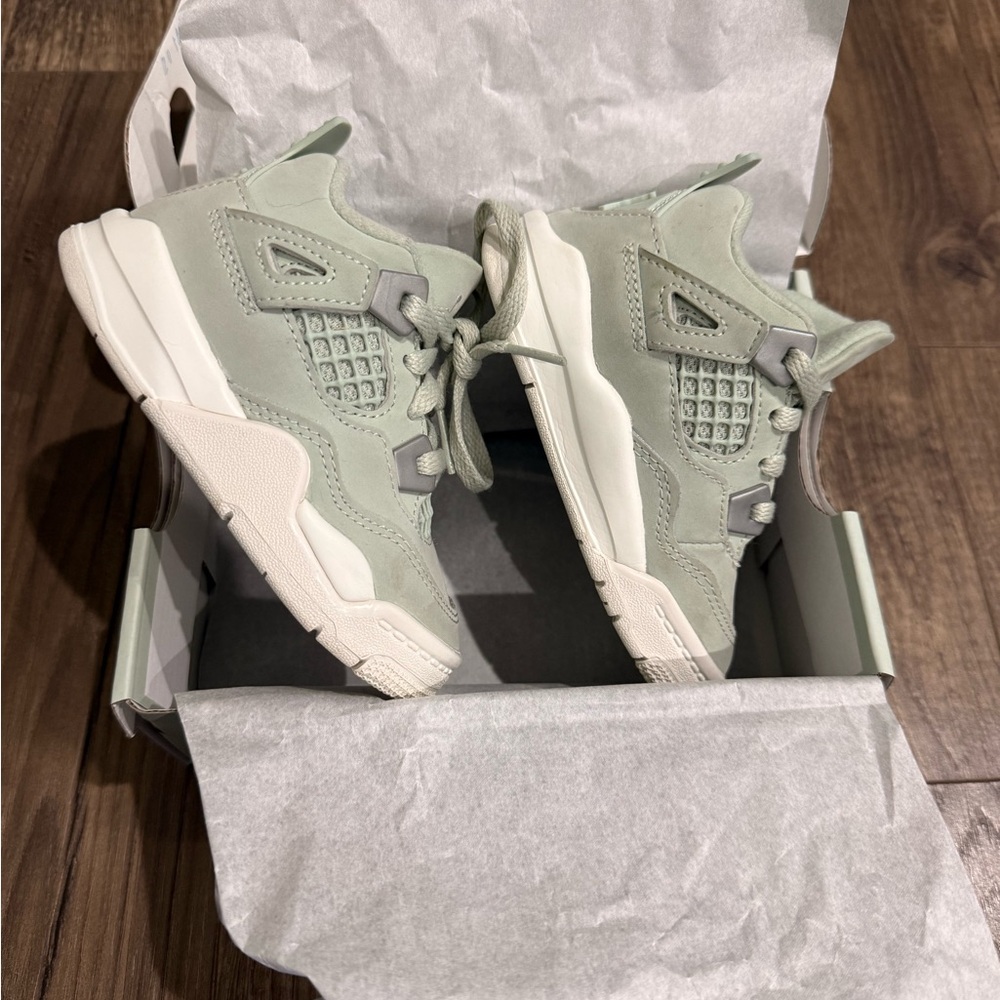 Jordan 4 - Abundnace